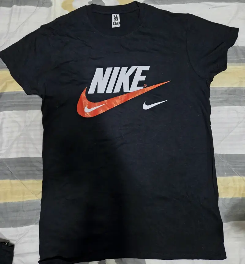 Polera negra