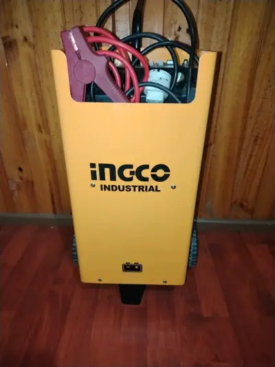 Cargador y Partidor de batería industrial Ingco - miniatura 1