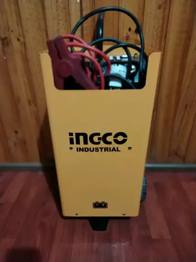 Cargador y Partidor de batería industrial Ingco - miniatura 3