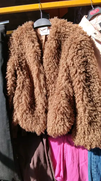 Chaqueta peluda marrón - miniatura 1