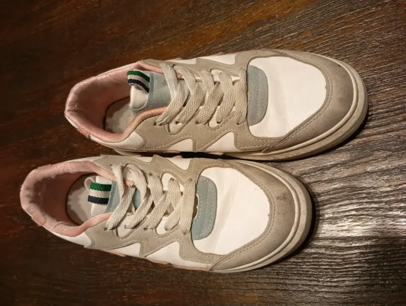 Zapatillas urbanas beige y rosado - 2