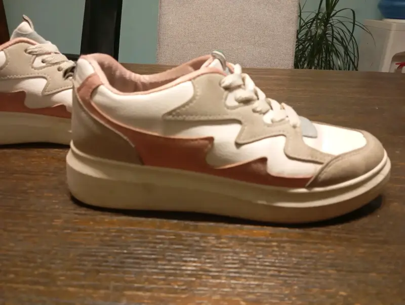 Zapatillas urbanas beige y rosado - 4