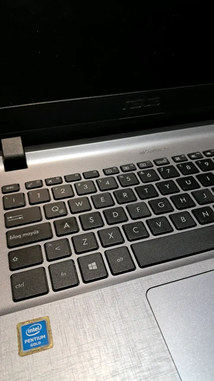 Notebook ASUS para repuesto - 4