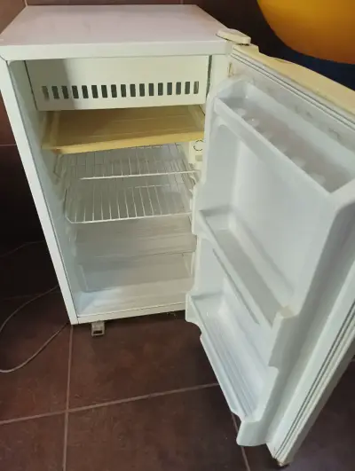 Refrigerador Daewoo Compacto - miniatura 2