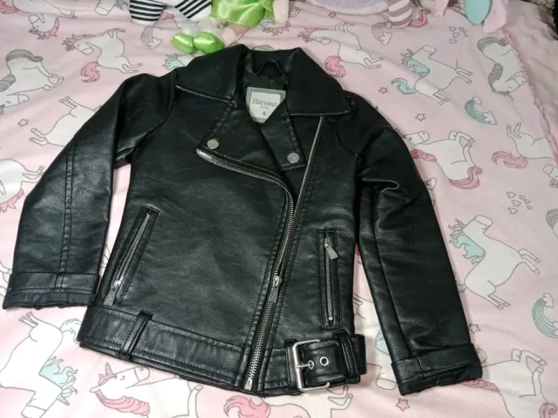 Chaqueta negra de cuero sintético - 1