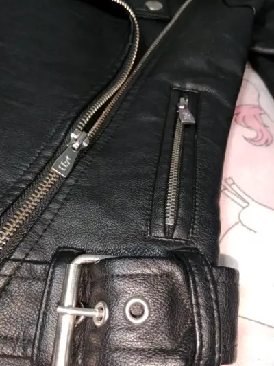Chaqueta negra de cuero sintético - miniatura 2