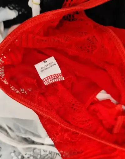 Conjunto lencería roja encaje - miniatura 2