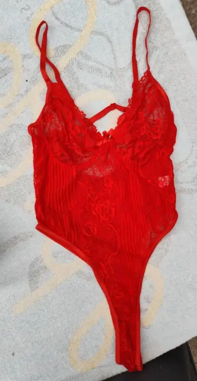 Conjunto lencería roja encaje - miniatura 3