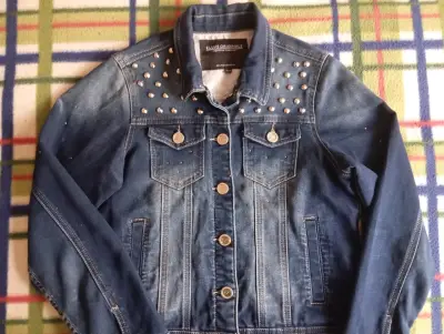 Chaqueta de mezclilla con tachas - miniatura 1
