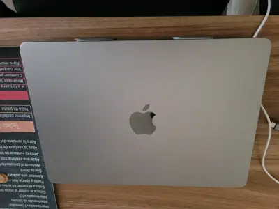 Laptop Apple MacBook gris - miniatura 1