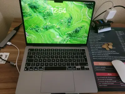 Laptop Apple MacBook gris - miniatura 2