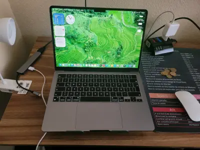 Laptop Apple MacBook gris - miniatura 3