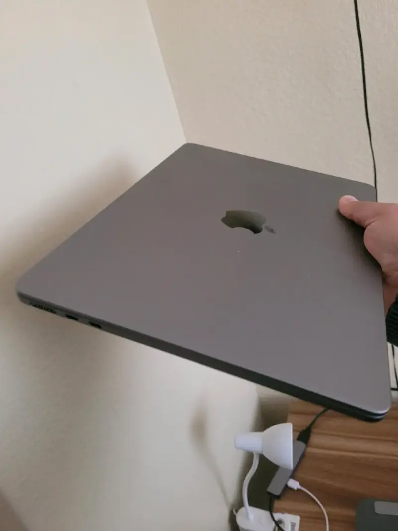 Laptop Apple MacBook gris - 4