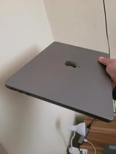 Laptop Apple MacBook gris - miniatura 4
