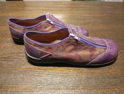 Zapatos planos morados con diseño - miniatura 1