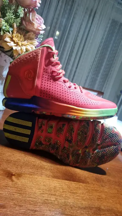 Zapatillas deportivas rojas y verdes - miniatura 2