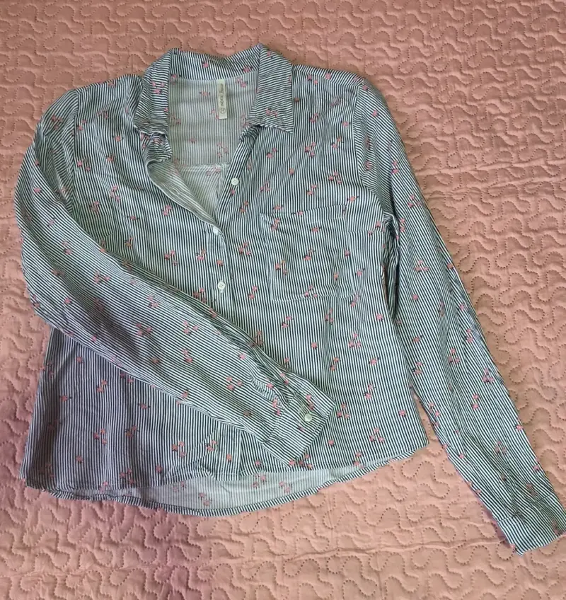 Conjunto blusa y pantalón, y un tapado - 2