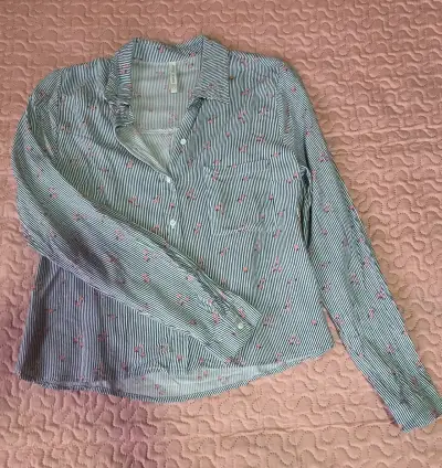 Conjunto blusa y pantalón, y un tapado - miniatura 2