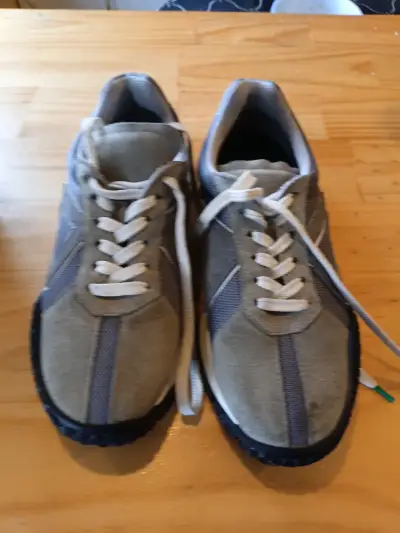 Zapatillas deportivas grises y  converse - miniatura 1