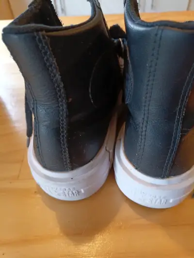Zapatillas deportivas grises y  converse - miniatura 4