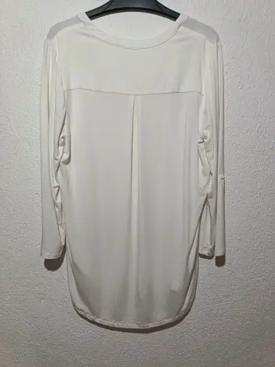 Blusa blanca de tela ligera - miniatura 2