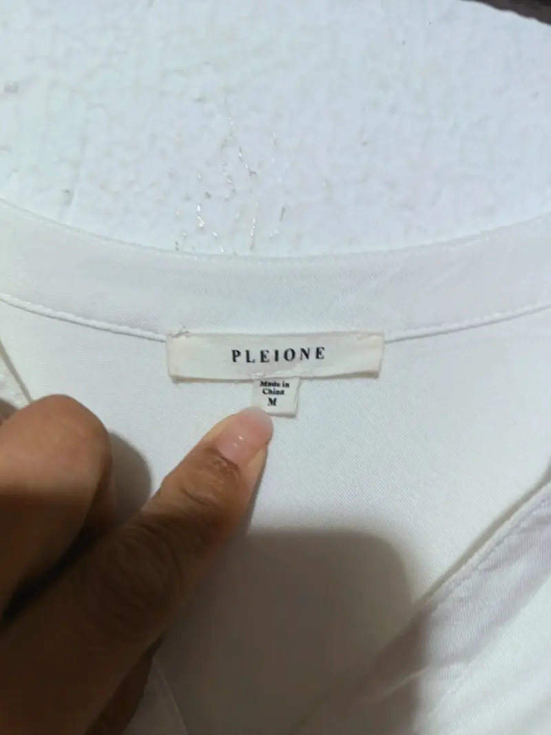 Blusa blanca de tela ligera - 3