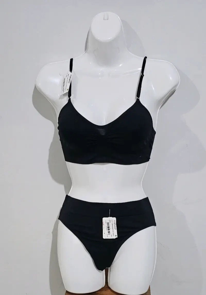 Conjunto de lencería negro romance sin costura