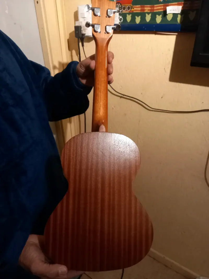 Ukulele de madera acústico - 2