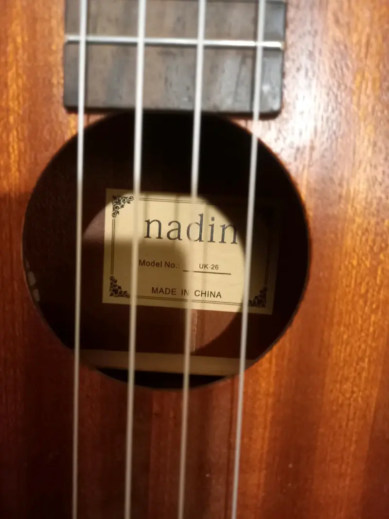 Ukulele de madera acústico - 3