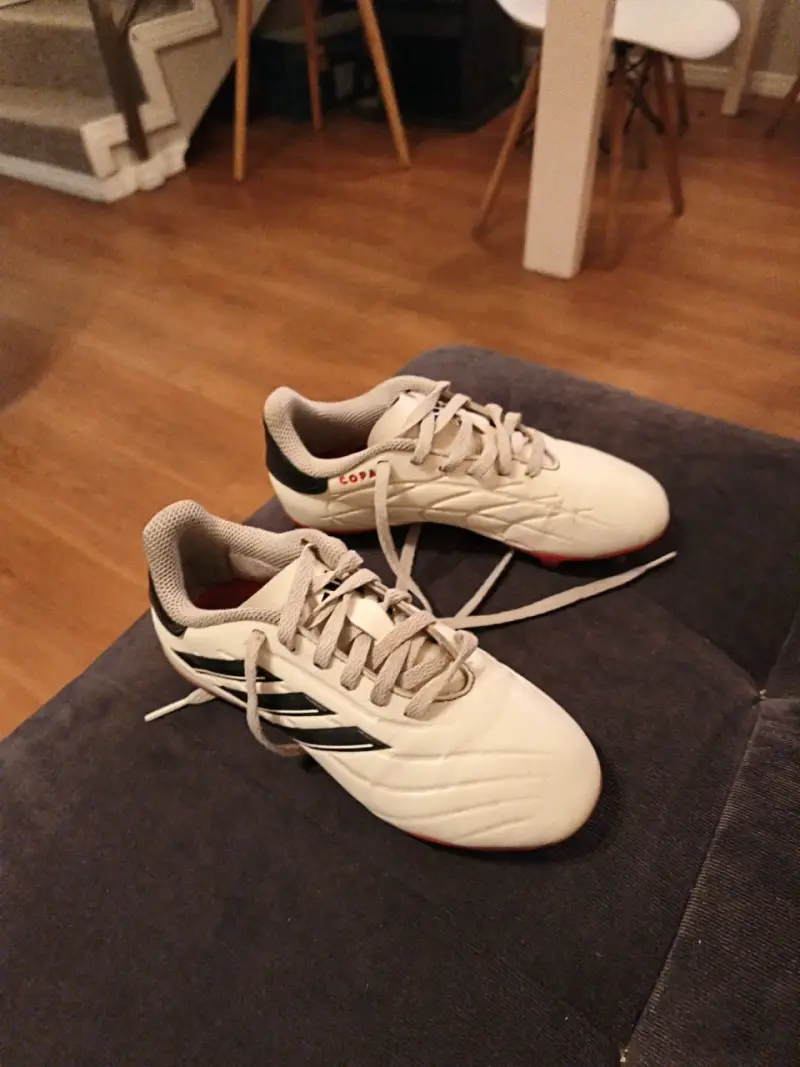 Botines de fútbol blancos y negro - 4
