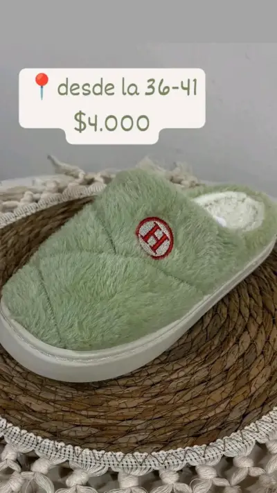 Pantuflas blancas peludas - miniatura 2