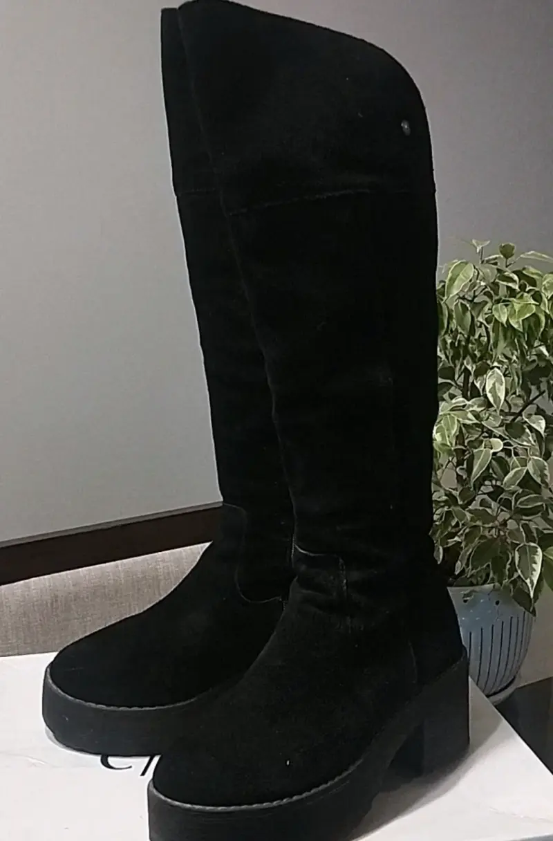 Botas altas negras de cuero gamuza tipo bucaneras - 1