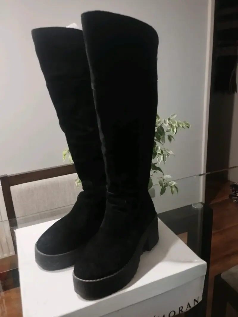 Botas altas negras de cuero gamuza tipo bucaneras - 2