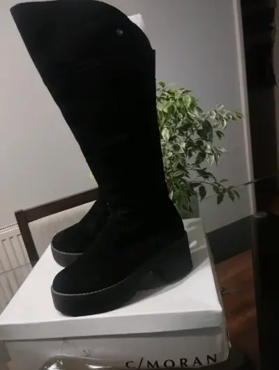Botas altas negras de cuero gamuza tipo bucaneras - miniatura 3