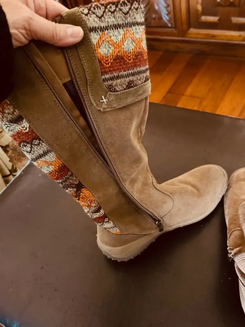 Botas marrones con diseño étnico - 3