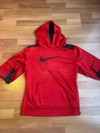 Polerón rojo nike con capucha - miniatura 1