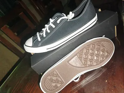 Zapatillas Converse negras talla 7.5 - miniatura 2