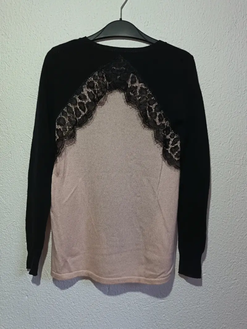 Polera negra con encaje - 2