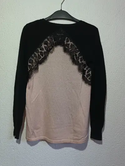 Polera negra con encaje - miniatura 2
