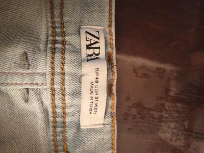 Jeans claros con diseño artístico - miniatura 2