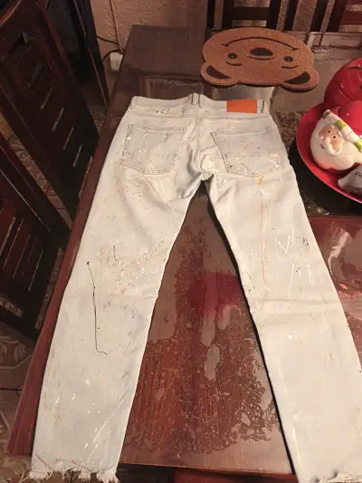 Jeans claros con diseño artístico - miniatura 3