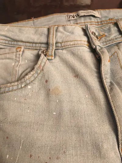 Jeans claros con diseño artístico - miniatura 4