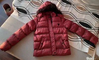 Chaqueta acolchada roja con capucha - miniatura 1