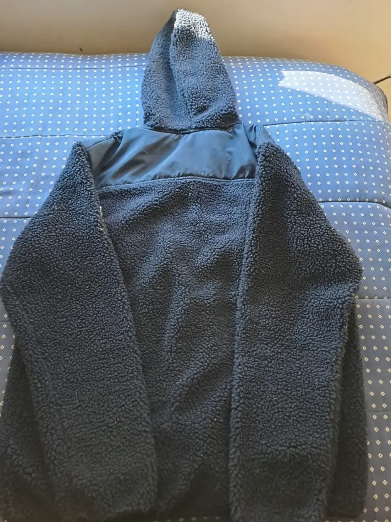 Chaqueta polar con capucha azul - 2