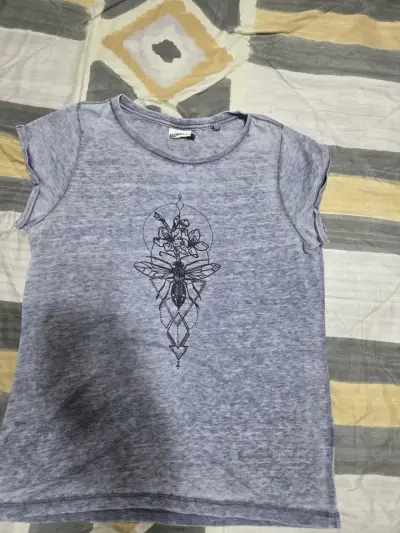 Polera gris con diseño floral - miniatura 1