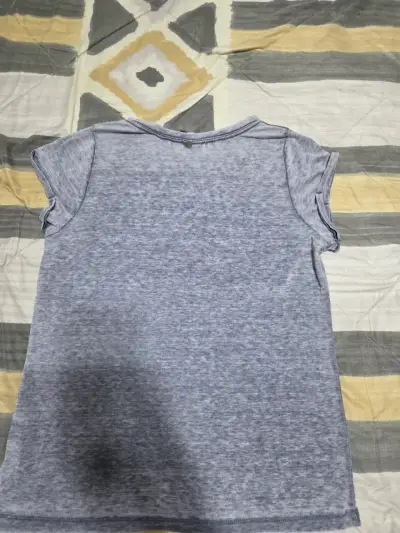 Polera gris con diseño floral - miniatura 2