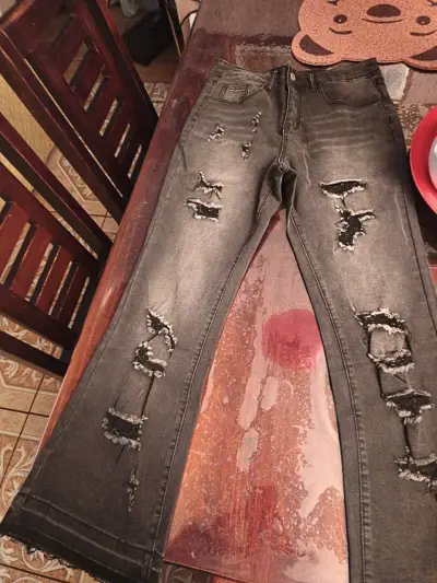 Jeans oscuros estilo desgastado - miniatura 1