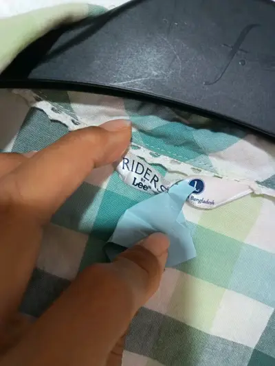 Camisa a cuadros verde y blanca - miniatura 2