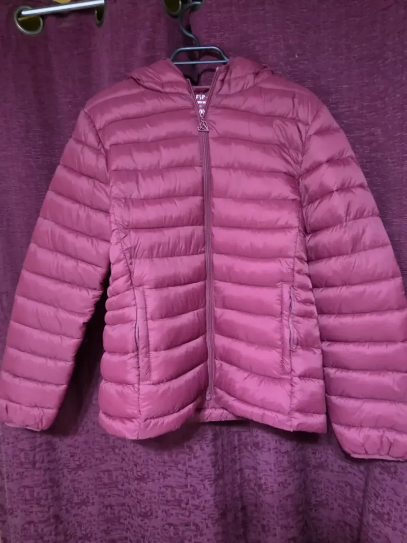 Chaqueta acolchada burdeo con capucha - 2