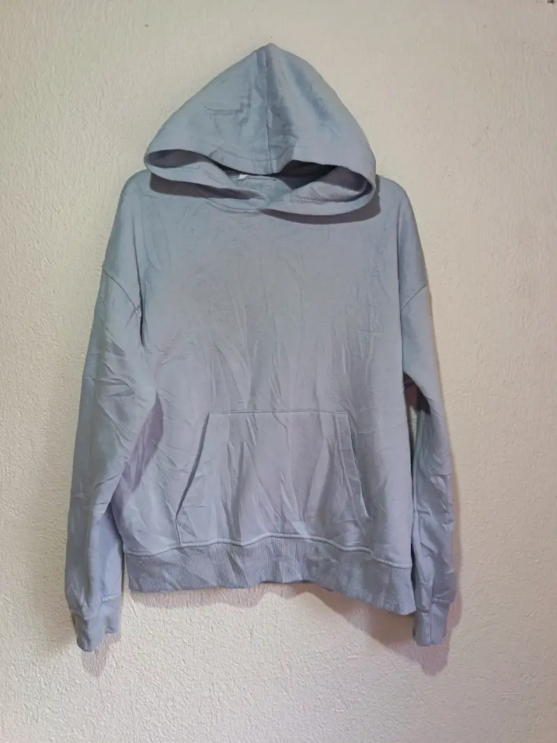 Polerón gris con capucha unisex